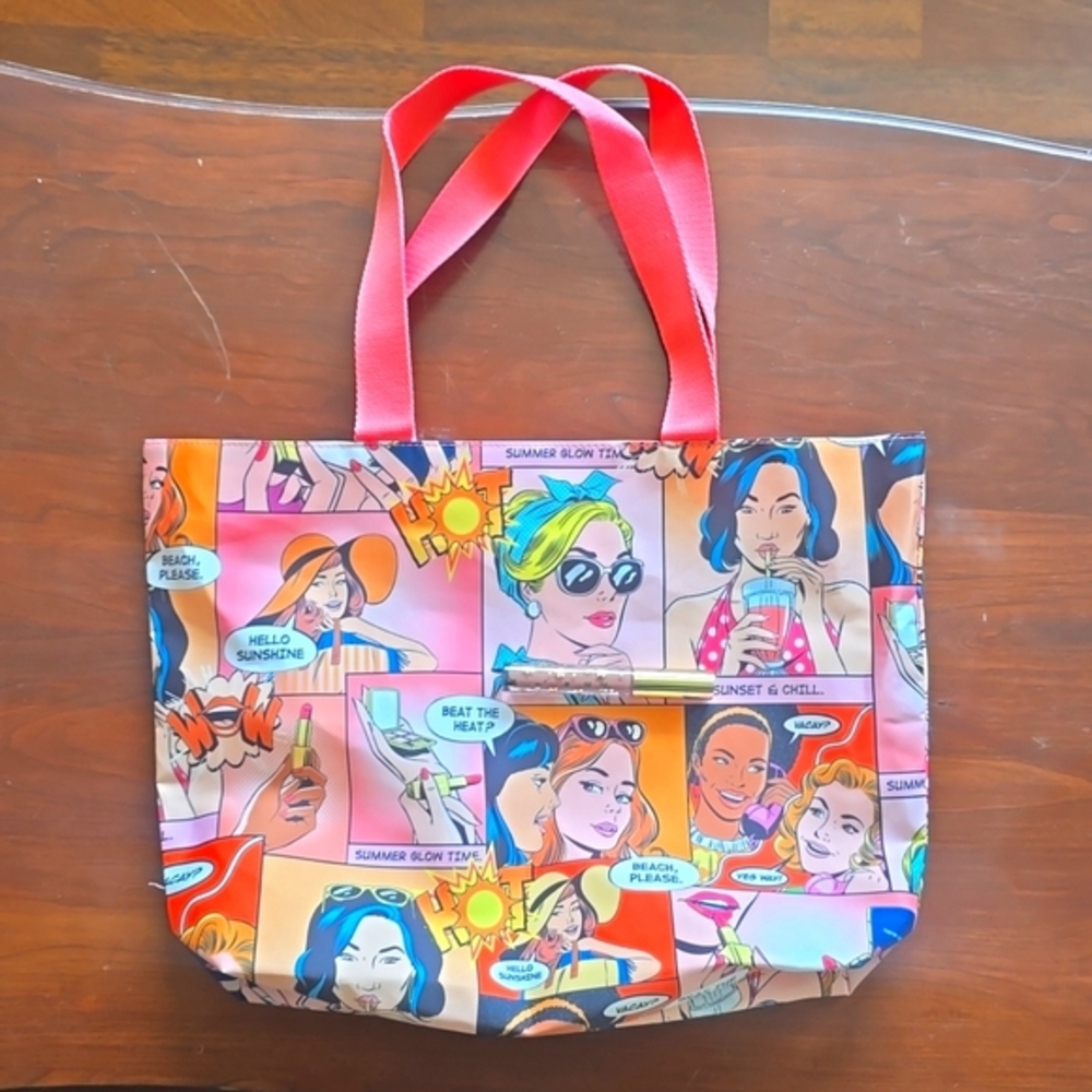 Estee Lauder beach bag and full-size Sundrops Lip Gloss